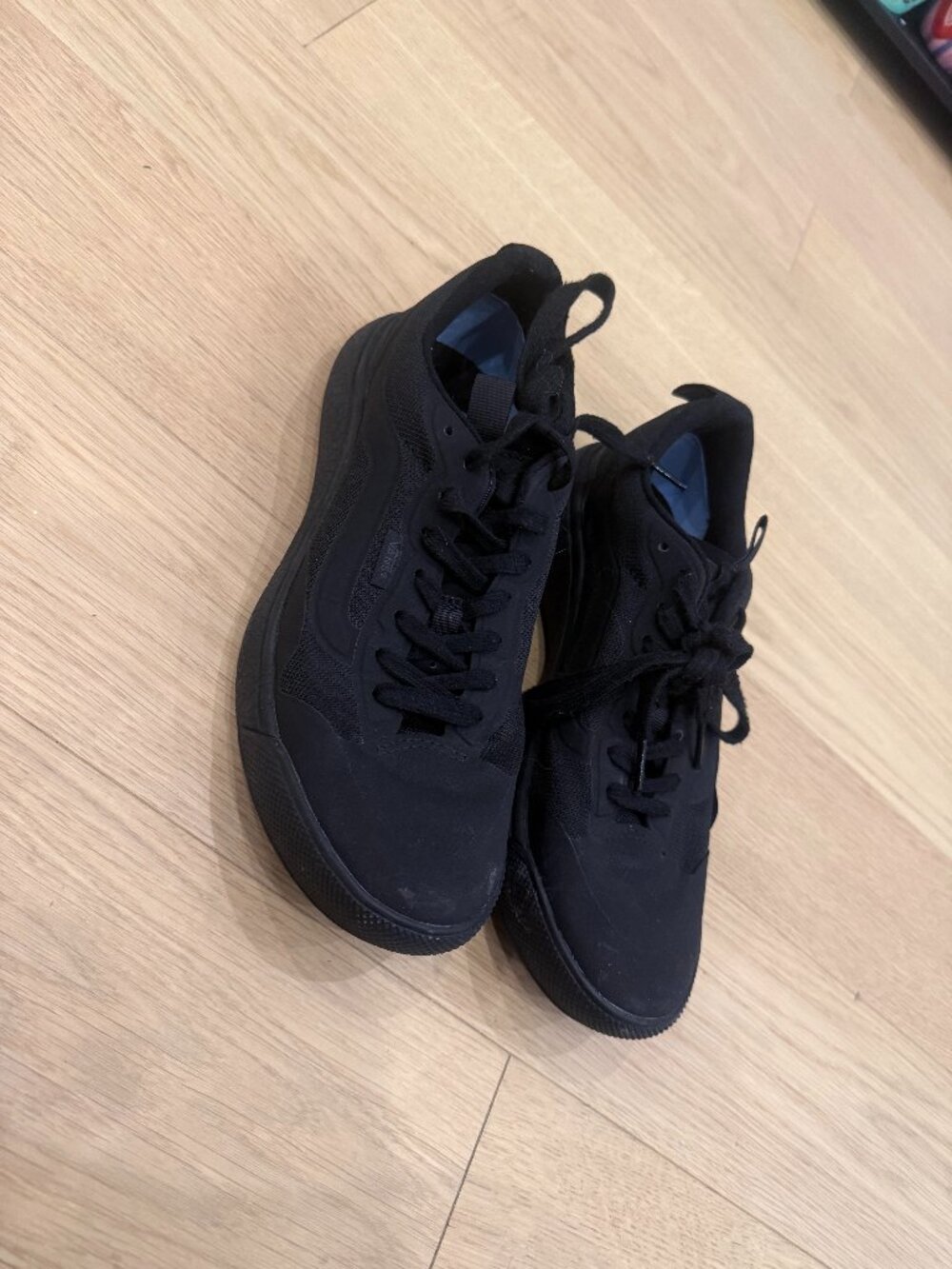 Vans UltraRange Exo MTE Black shoes, size 8.5 womens/7 mens